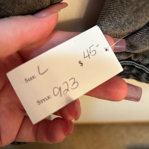 Ashley Vintage Charm Cropped Jean Jacket - Picture 4 of 4